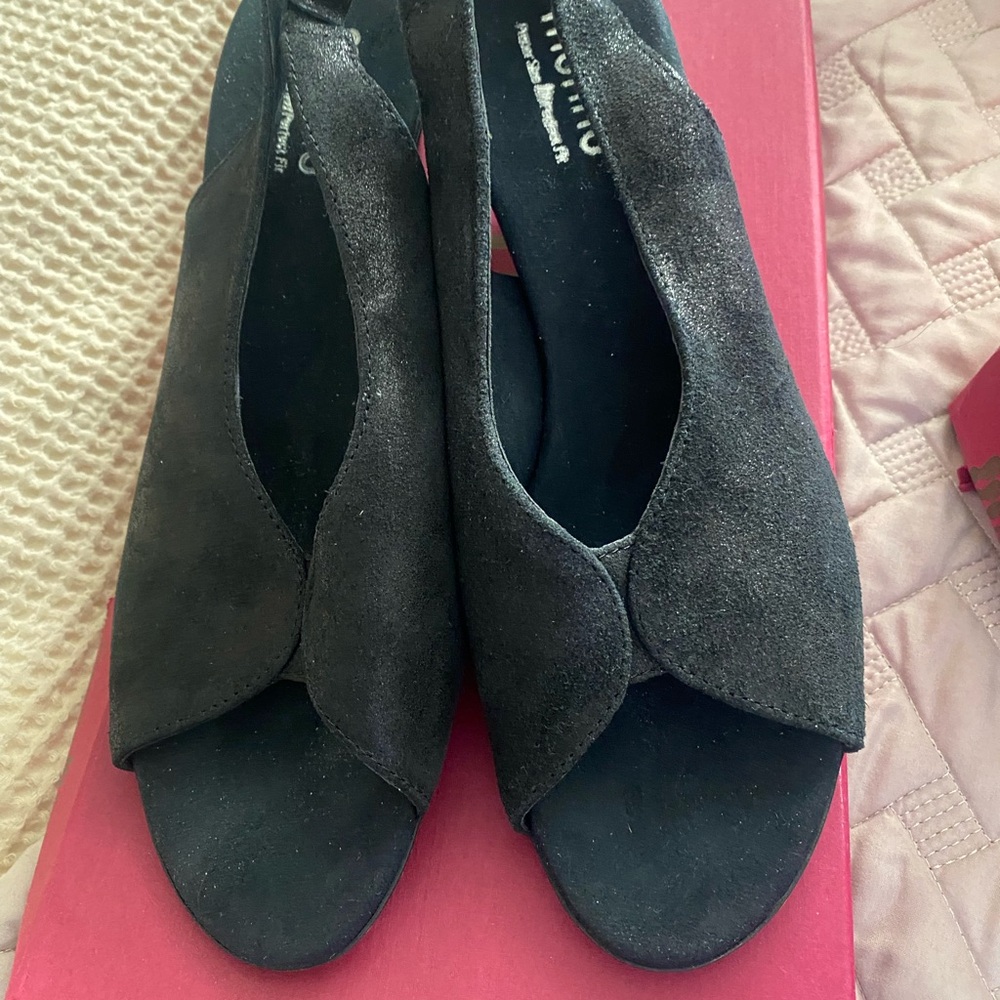 Munro Black Suede Open-Toe Heels